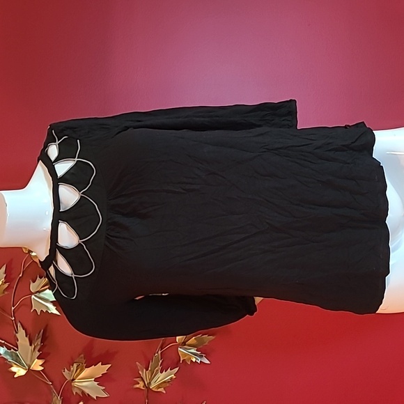 Gentle Fawn Black Cut Out Scallop Black Silver Metallic Blouse 3/4 Sleeves - Picture 2 of 10